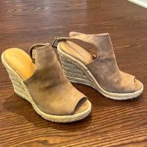 Universal threads wedge